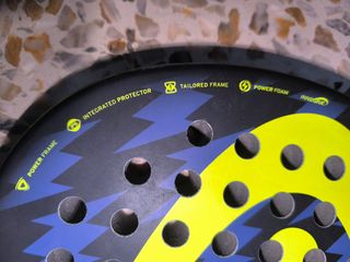 Pala de pádel HEAD para adulto y bote de 3 pelotas