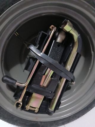 Rueda repuesto + gato SEAT Toledo 1991