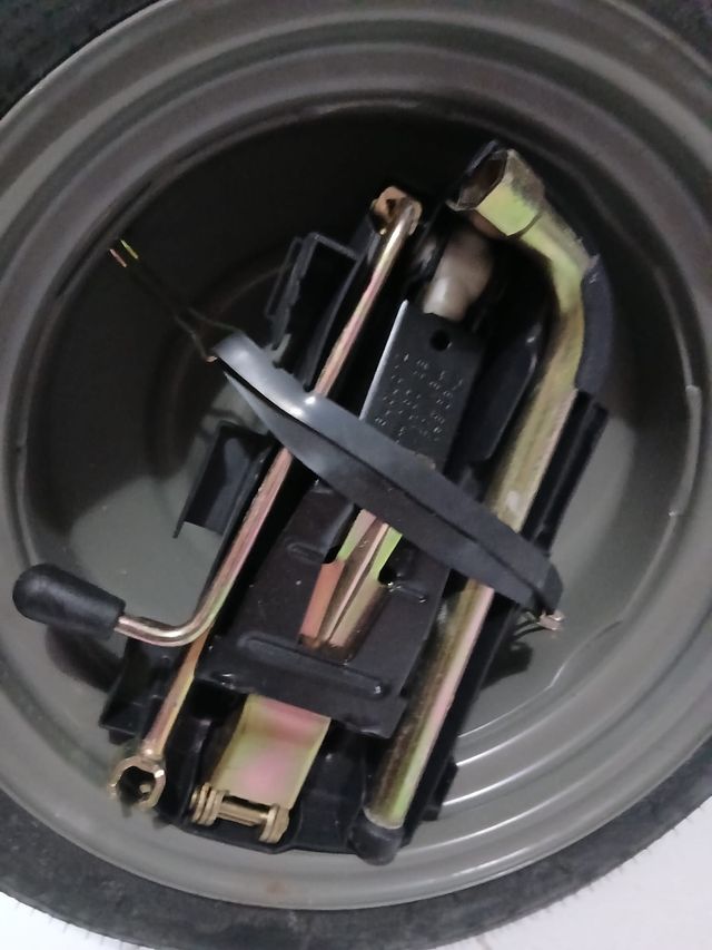 Rueda repuesto + gato SEAT Toledo 1991