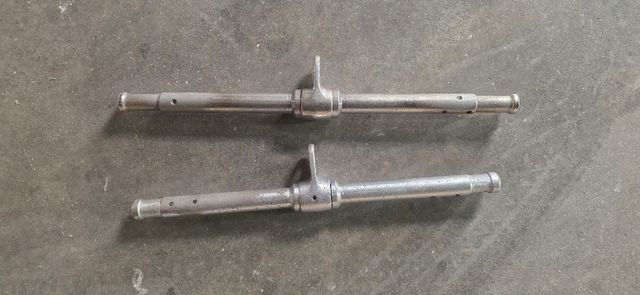 Barra recta corta metálica