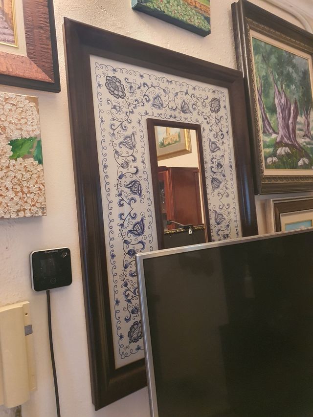 Es pejo decorativo azul y marrón pintado a mano
