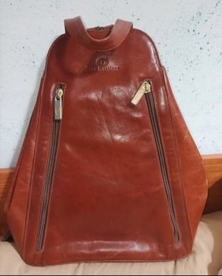 Mochila de piel marrón
