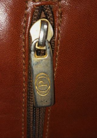 Mochila de piel marrón
