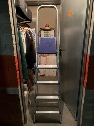 Escalera metálica 4 peldaños