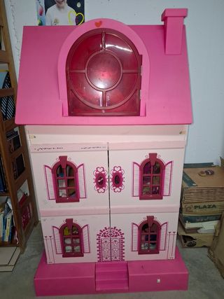 Casa de muñecas rosa