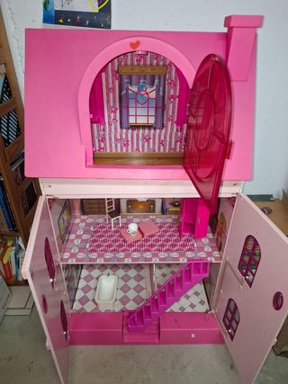 Casa de muñecas rosa