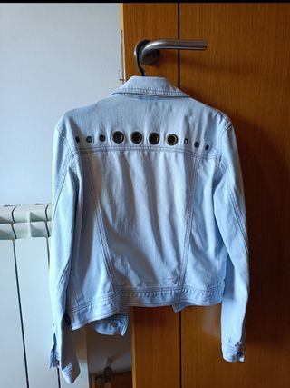 LOTE Cazadora vaquera desgastada , sudaderas... 