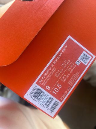 Botines Nike Fútbol Morado/Dorado Nuevos