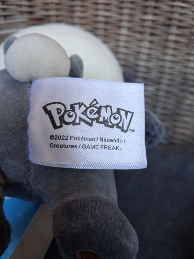 Pokemon set Peluche Pancham più 2 libri gioco