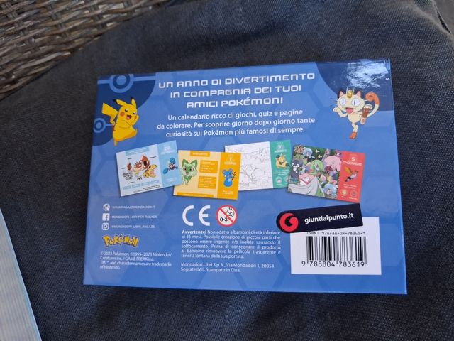 Pokemon set Peluche Pancham più 2 libri gioco