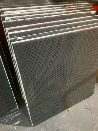 Baldas Acústicas Negras Perforadas