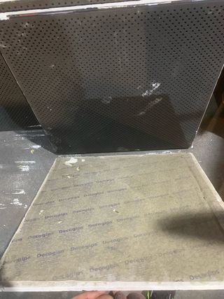 Baldas Acústicas Negras Perforadas