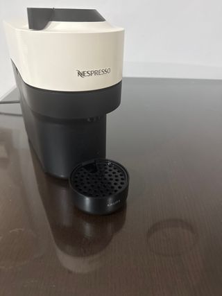 Cafetera Nespresso Krups Beige y Negra