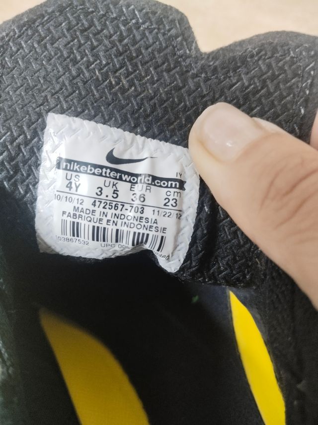 Botas de fútbol amarillas talla 36 Nike T90