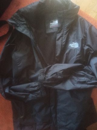 Cortavientos The North Face forrado por dentro 