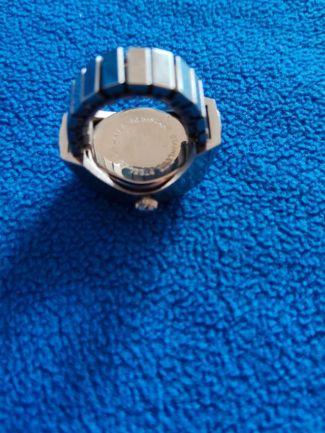 Orologio da dito donna a batteria. Funzionante.