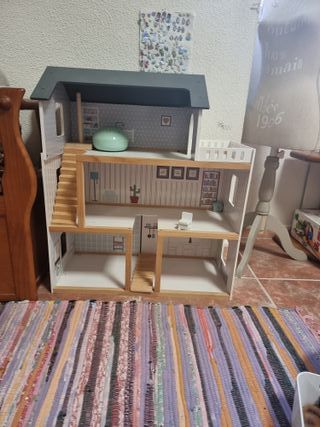 Casa de muñecas de madera