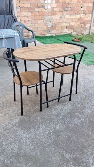 Mesa y 2 Sillas