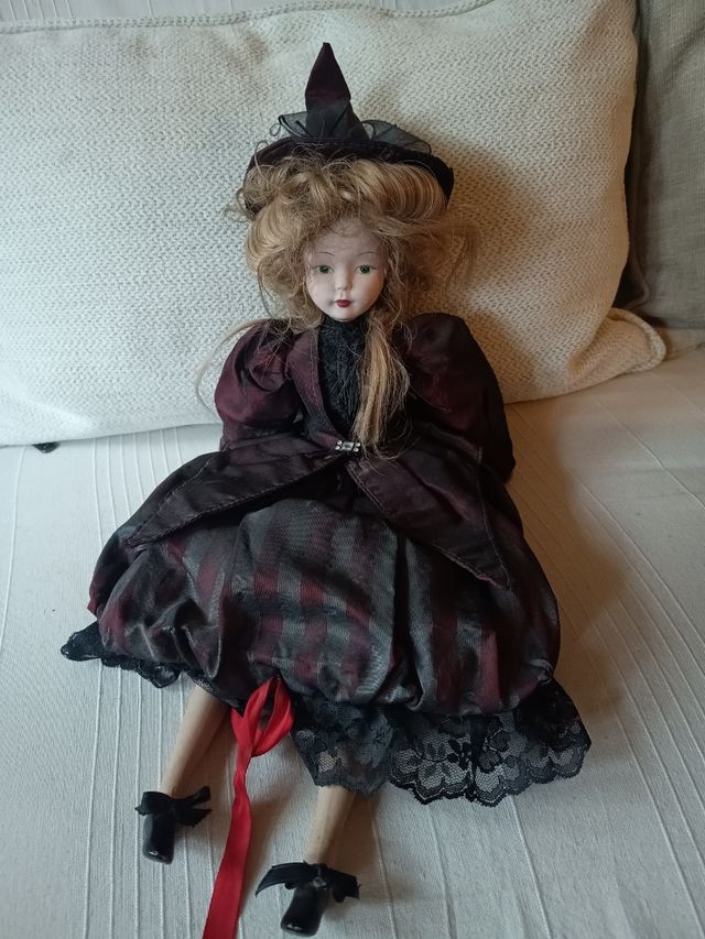 Muñeca Brujita Vintage Porcelana