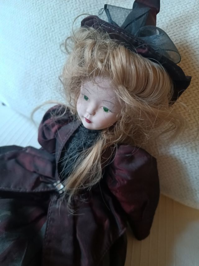Muñeca Brujita Vintage Porcelana