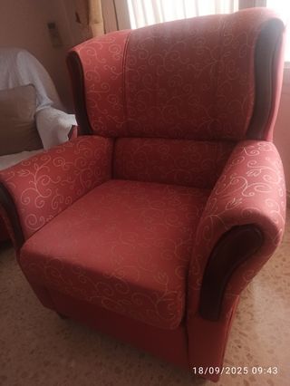 Sofá 3 plazas y 2 butacones. Precio Negociable