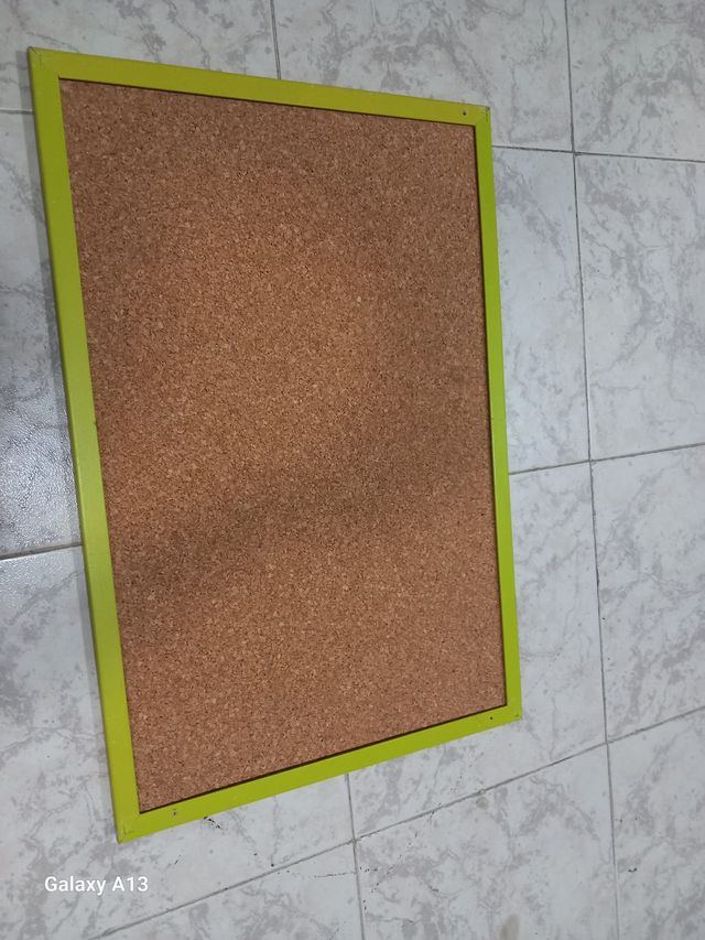 Pizarra de corcho con diseño de mariposas