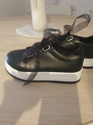Zapatillas negras con lazo
