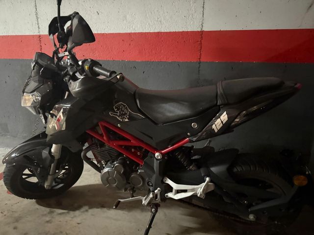 Moto Benelli TNT 125