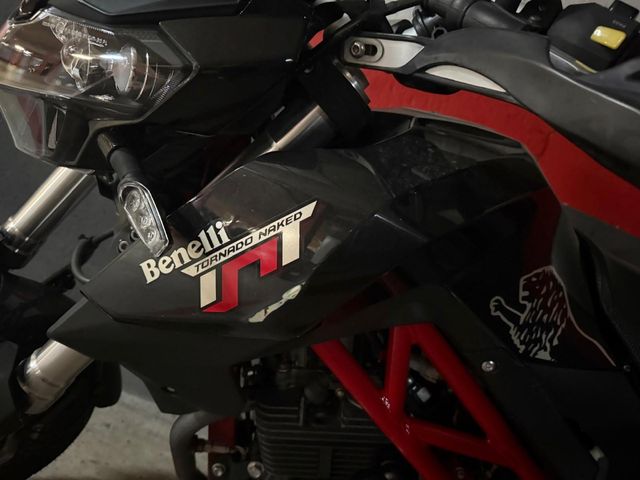 Moto Benelli TNT 125