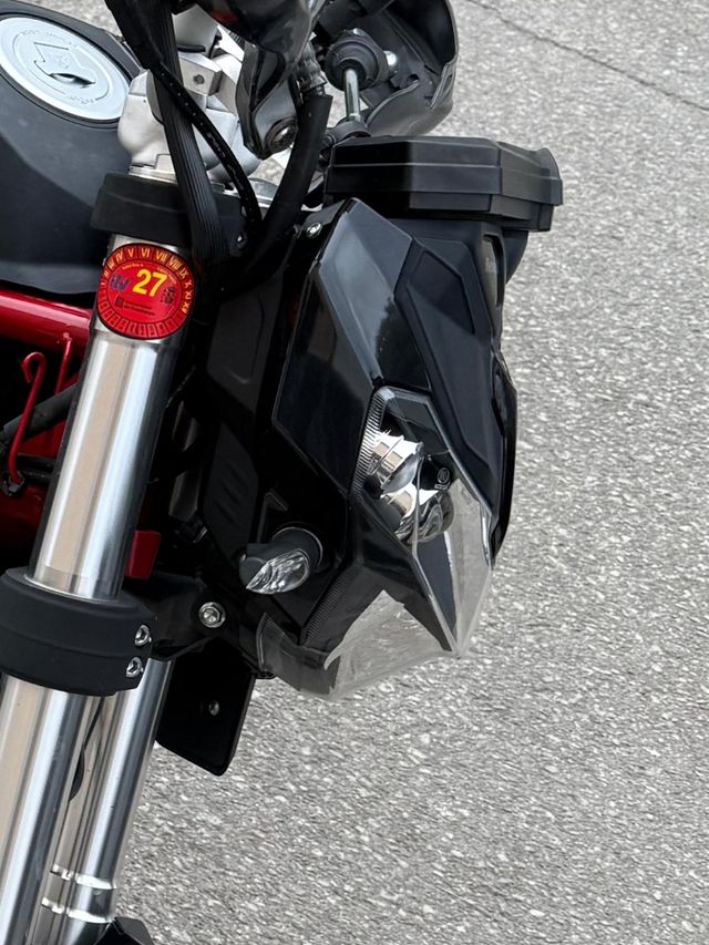 Moto Benelli TNT 125