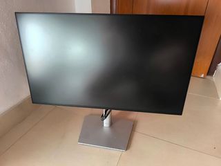 Monitor Dell Plata con HDMI y USB-C