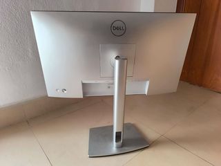 Monitor Dell Plata con HDMI y USB-C