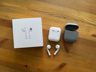AirPods 2 Apple