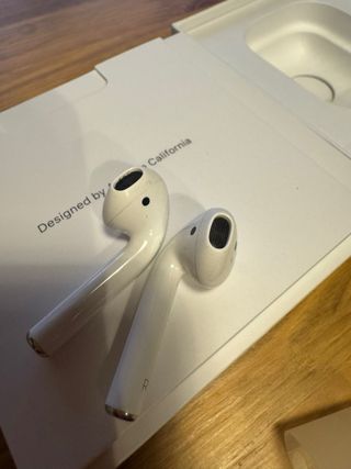 AirPods 2 Apple