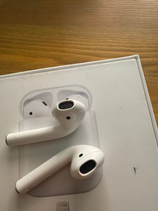 AirPods 2 Apple
