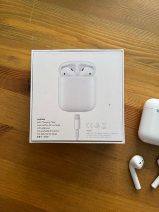 AirPods 2 Apple