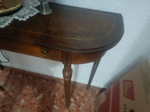 Mesita / Aparador de madera