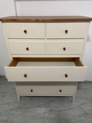 Cómoda Ikea de madera maciza