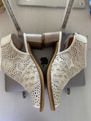Sandalias de piel elegantes beige/blanco