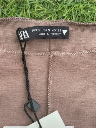 Camiseta crop top Zara marrón