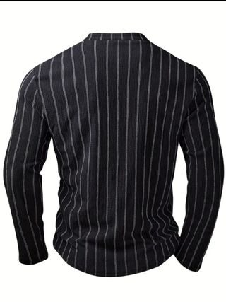 Camiseta de rayas negra y plateada