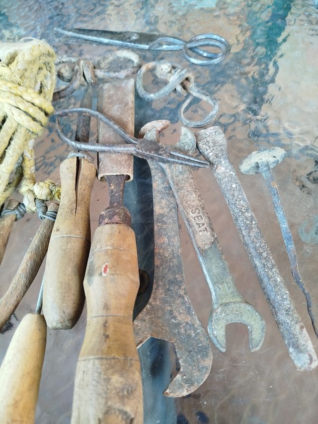 Antigua herramienta de mano