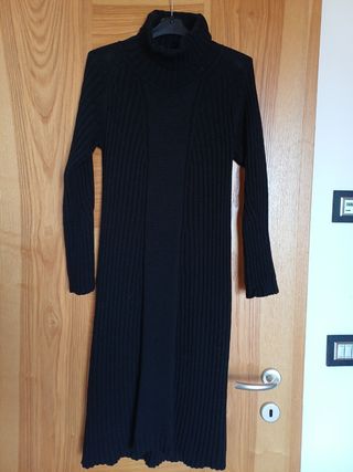 Vestito lungo nero a collo alto