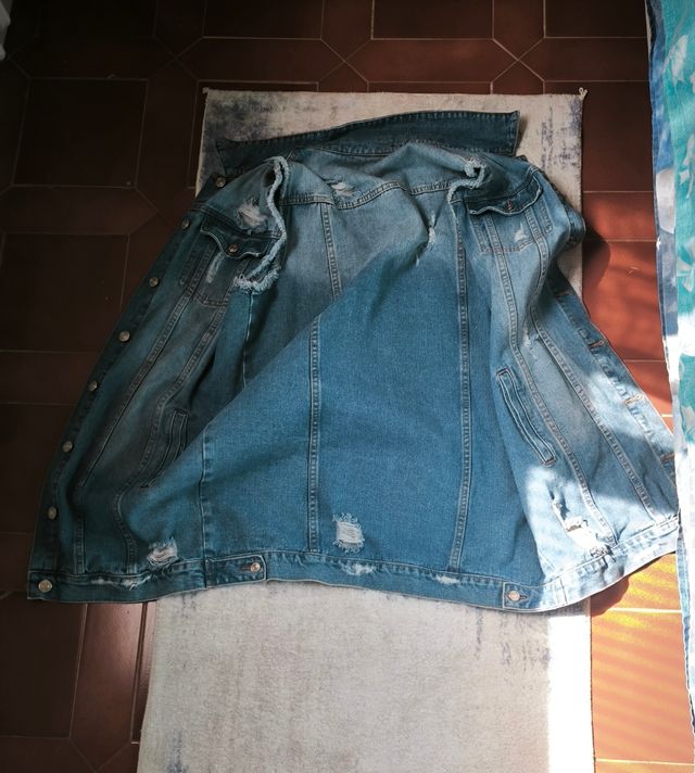 Gilet in jeans strappato taglia L