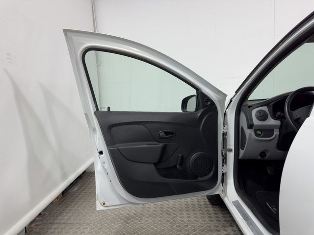 Dacia Sandero Base 1.2 75