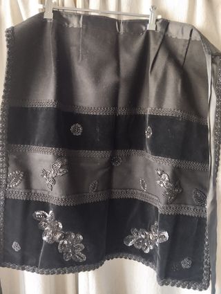 Traje de gallega verde y negro, talla 42-44 , 