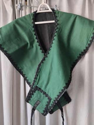 Traje de gallega verde y negro, talla 42-44 , 