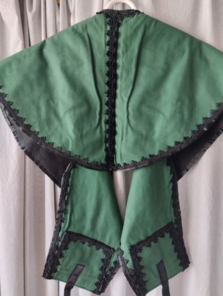 Traje de gallega verde y negro, talla 42-44 , 