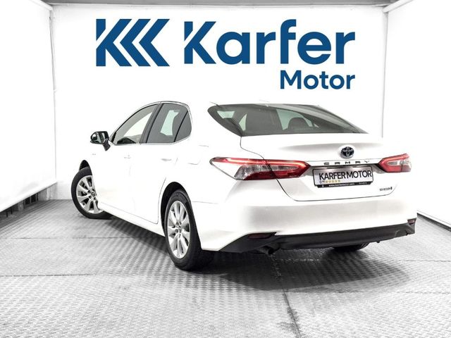 Toyota Camry 2.5 220H Business