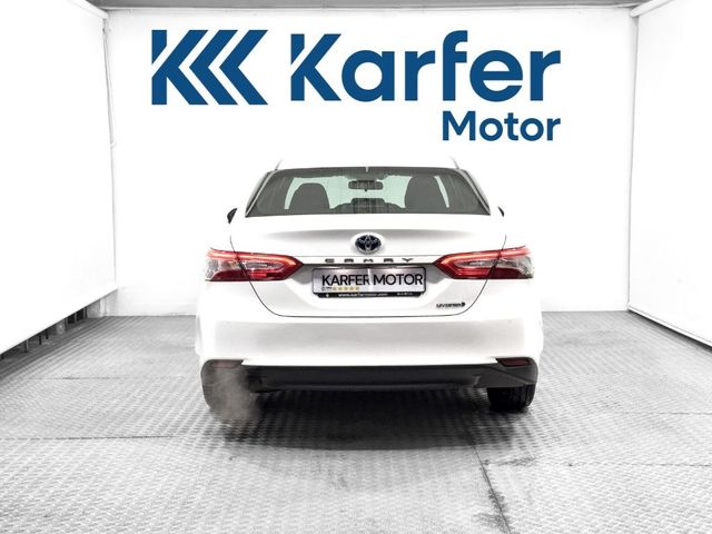 Toyota Camry 2.5 220H Business